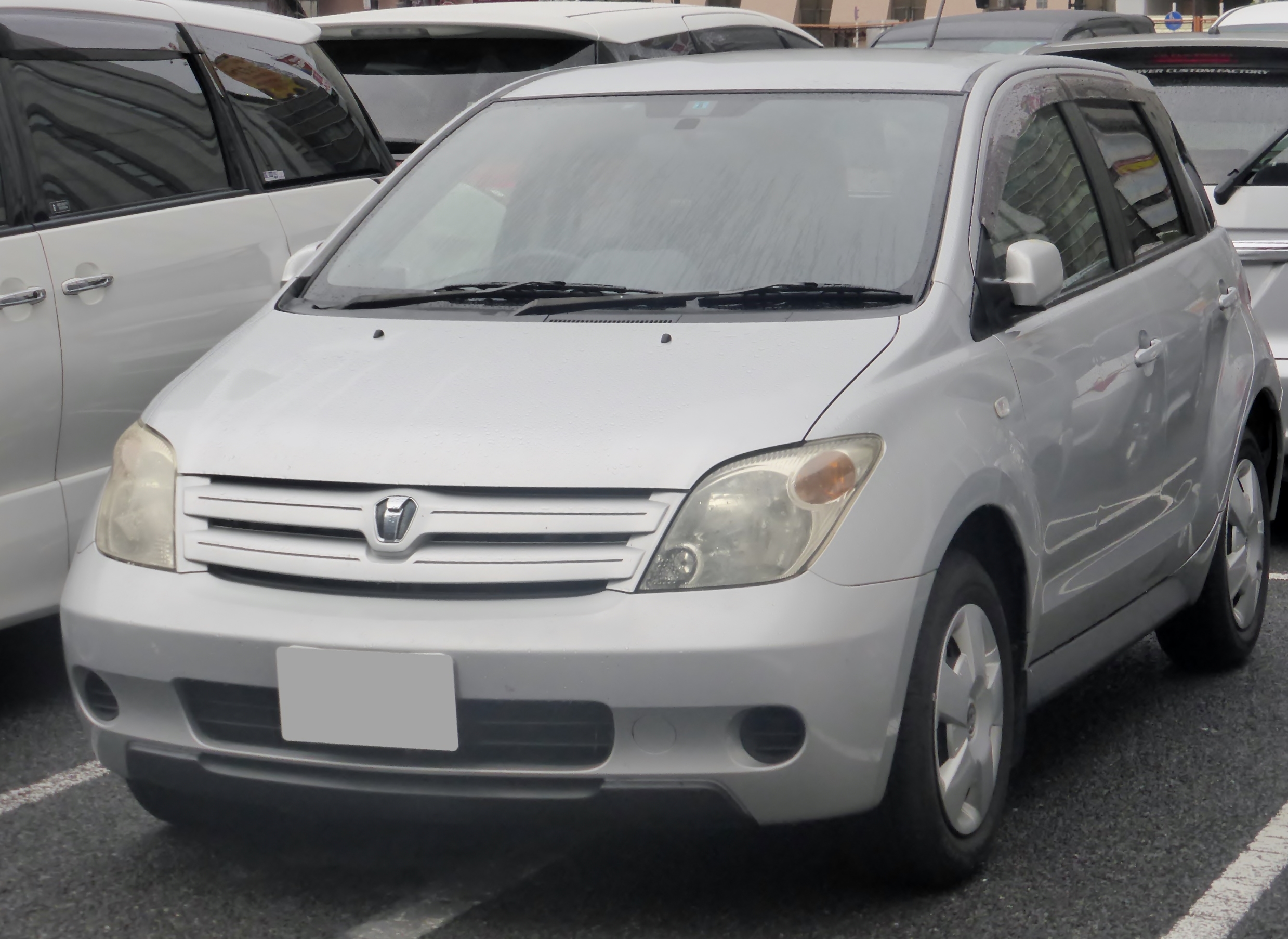 Toyota_ist_1.3F_UA-NCP60_front